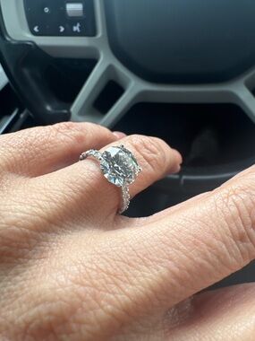 Over 5 ct stunning diamond Solitaire Engagement Ring with Pavé Band -